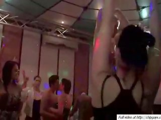 Mädchen gruppe dreckig video video partei gruppe nachtclub tanzen schlag job hardcore wütend homosexuelle