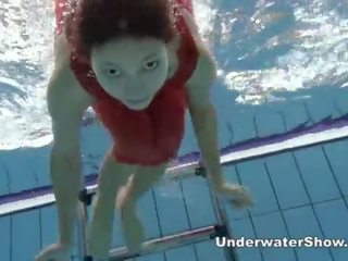 Anna - kails peldēšanas zem ūdens