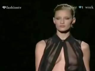 Oops - lingerie runway vídeo - ver através e nua - em televisão - compilação