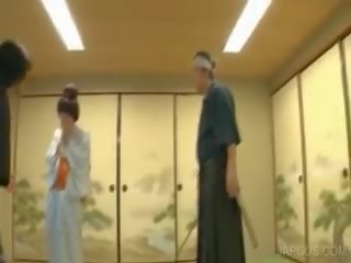 Aziýaly geisha vids süýji emjekler and künti