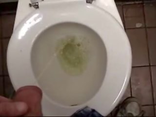 Công khai nhà vệ sinh pissing