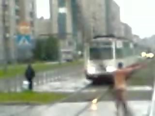 Schoolboy Runs Naked On Street vid